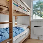 4 Bedroom Beautiful In Holiday home