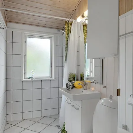 Semesterbostad 4 Bedroom Beautiful In Hvide Sande