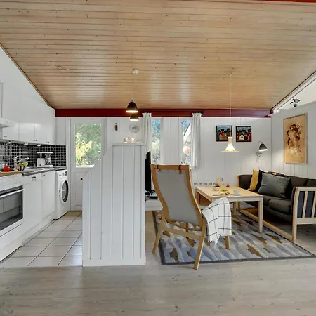 4 Bedroom Beautiful In Hébergement de vacances Hvide Sande