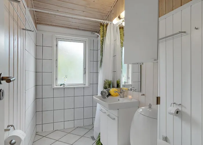 Casa de Férias 4 Bedroom Beautiful In Hvide Sande